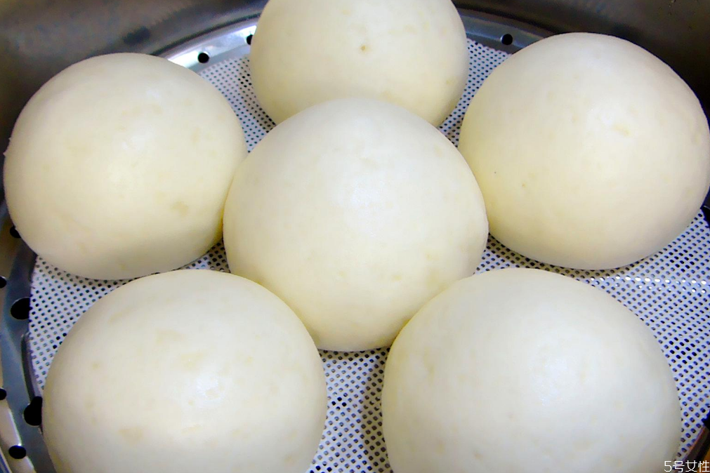 老面饅頭為什么不夠松軟 怎么發(fā)饅頭松軟好吃 老面饅頭為什么不夠松軟 怎么發(fā)饅頭松軟好吃