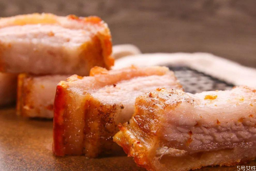 脆皮五花肉好吃嗎 網(wǎng)紅脆皮五花肉 脆皮五花肉好吃嗎 網(wǎng)紅脆皮五花肉