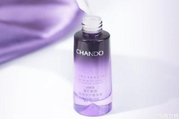 自然堂小紫瓶精華含酒精嗎 自然堂小紫瓶敏感肌可以用嗎 自然堂小紫瓶精華含酒精嗎 自然堂小紫瓶敏感肌可以用嗎