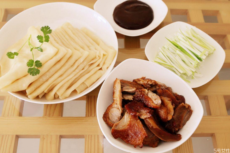 春餅要用開(kāi)水燙面嗎 做春餅怎么樣和面 春餅要用開(kāi)水燙面嗎 做春餅怎么樣和面