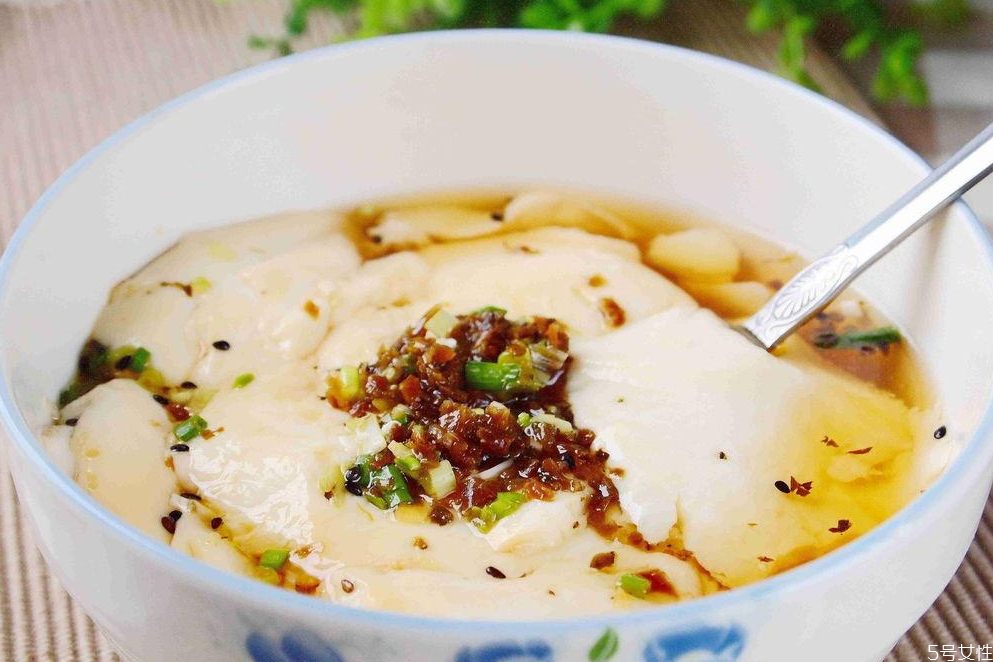 減肥吃豆腐腦還是豆?jié){ 豆腐腦減肥期間可以吃嗎 減肥吃豆腐腦還是豆?jié){ 豆腐腦減肥期間可以吃嗎