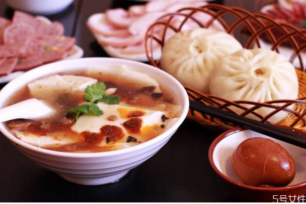 豆腐腦太稀是什么原因 豆腐腦不凝固怎么補(bǔ)救 豆腐腦太稀是什么原因 豆腐腦不凝固怎么補(bǔ)救