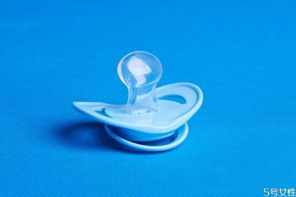 幾個(gè)月適合用安撫奶嘴 寶寶用安撫奶嘴好處與壞處 幾個(gè)月適合用安撫奶嘴 寶寶用安撫奶嘴好處與壞處