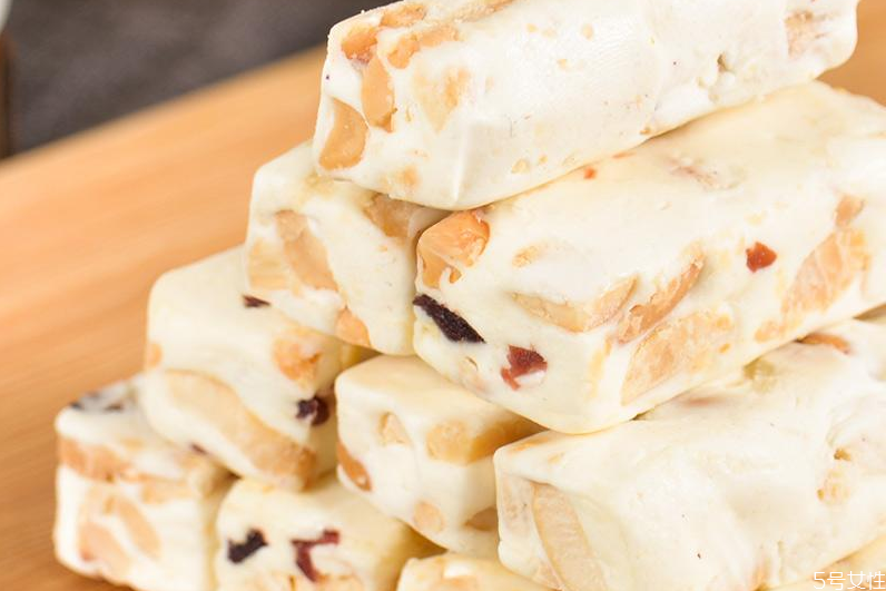 豆奶粉可以做牛軋?zhí)菃?豆奶粉牛軋?zhí)堑淖龇? alt=