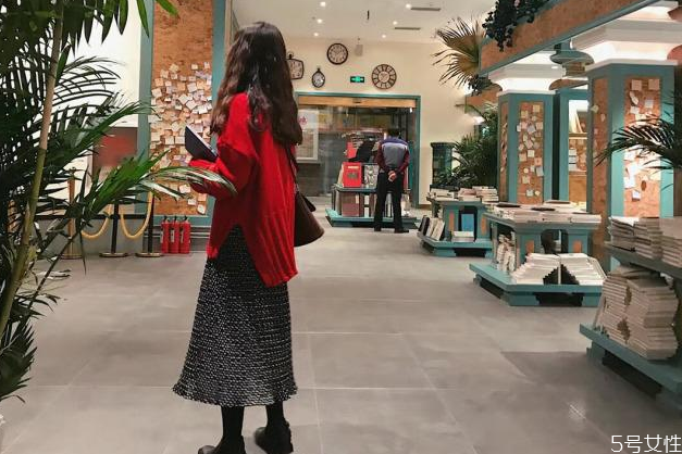 過年為什么穿紅色衣服 過年穿紅色衣服的寓意 過年為什么穿紅色衣服 過年穿紅色衣服的寓意