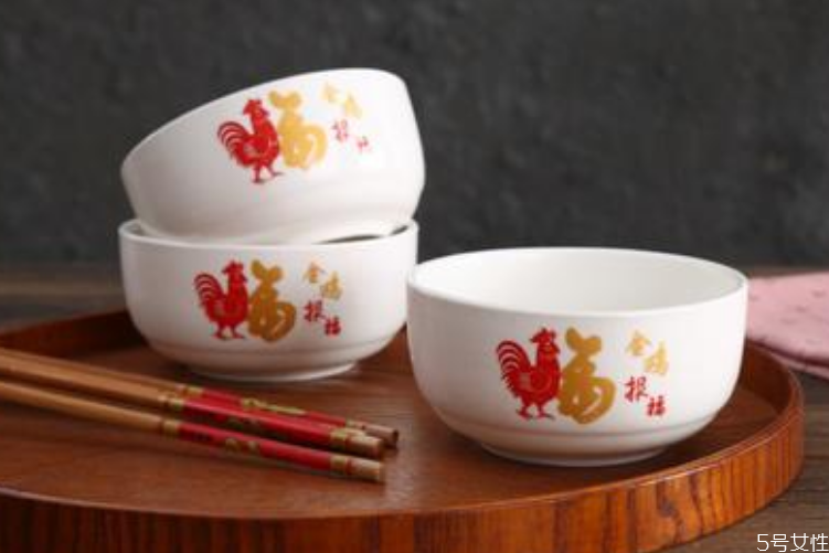 過年買幾個(gè)碗幾個(gè)盤 過年添碗的講究 過年買幾個(gè)碗幾個(gè)盤 過年添碗的講究