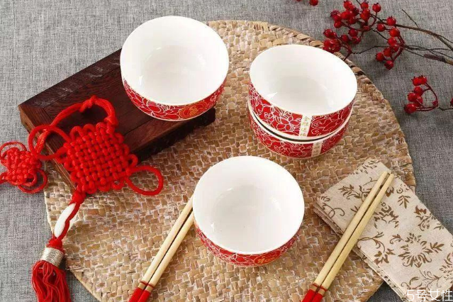 過年買幾個(gè)碗幾個(gè)盤 過年添碗的講究 過年買幾個(gè)碗幾個(gè)盤 過年添碗的講究