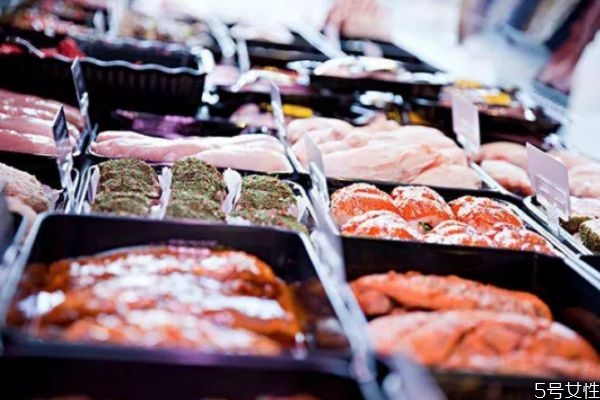 冷凍食品解凍到什么程度可以加工 快速解凍的小妙招 冷凍食品解凍到什么程度可以加工 快速解凍的小妙招