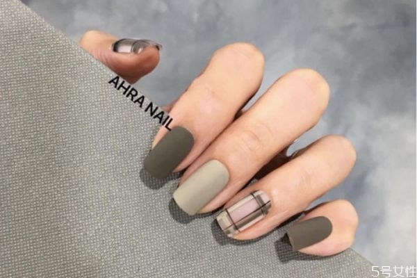 甲油膠便宜和貴的區(qū)別 貴點(diǎn)的甲油膠好在哪 甲油膠便宜和貴的區(qū)別 貴點(diǎn)的甲油膠好在哪