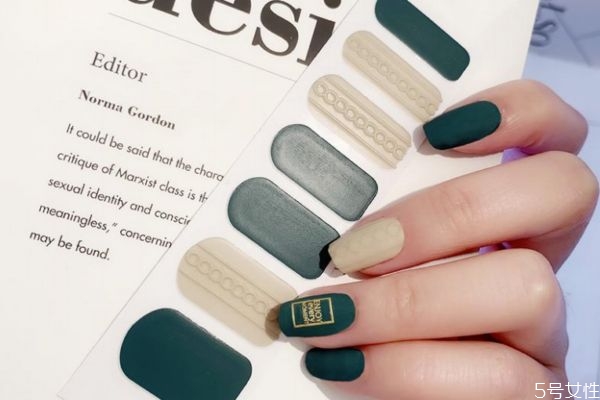 做美甲便宜與貴的區(qū)別 指甲油和甲油膠誰(shuí)的危害大 做美甲便宜與貴的區(qū)別 指甲油和甲油膠誰(shuí)的危害大