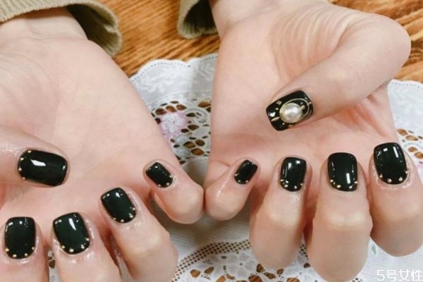 卸甲水進(jìn)眼睛有什么危害 卸甲水對皮膚有傷害嗎 卸甲水進(jìn)眼睛有什么危害 卸甲水對皮膚有傷害嗎