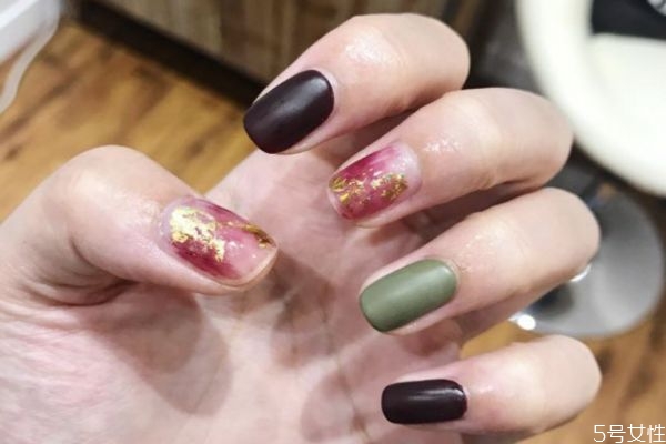 卸甲水會腐蝕衣服嗎 卸甲水遇熱會怎么樣 卸甲水會腐蝕衣服嗎 卸甲水遇熱會怎么樣