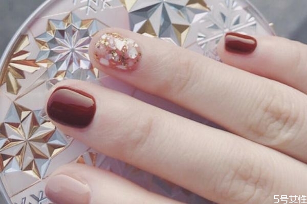 光療膠在什么時(shí)候用 光療膠延長(zhǎng)指甲的用法 光療膠在什么時(shí)候用 光療膠延長(zhǎng)指甲的用法