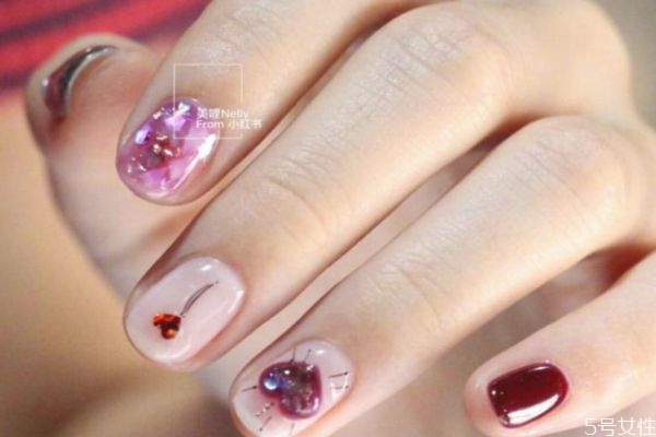 為什么指甲油會(huì)干 涂完指甲油有印子怎么辦 為什么指甲油會(huì)干 涂完指甲油有印子怎么辦