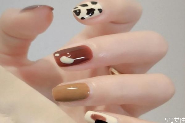 不用卸甲油怎么卸指甲油 沒(méi)有卸甲水怎么卸指甲油 不用卸甲油怎么卸指甲油 沒(méi)有卸甲水怎么卸指甲油