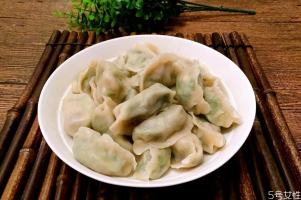 除夕夜吃餃子寓意什么 除夕夜吃什么餡餃子吉利 除夕夜吃餃子寓意什么 除夕夜吃什么餡餃子吉利