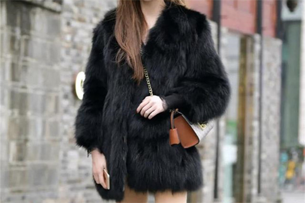 現(xiàn)在為什么都不買皮草了 為什么現(xiàn)在穿皮草的人少了 現(xiàn)在為什么都不買皮草了 為什么現(xiàn)在穿皮草的人少了