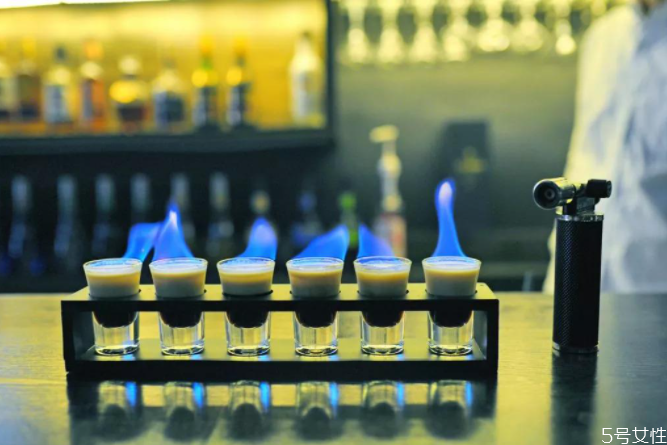 b52雞尾酒價格 b52轟炸機容易醉嗎 b52雞尾酒價格 b52轟炸機容易醉嗎