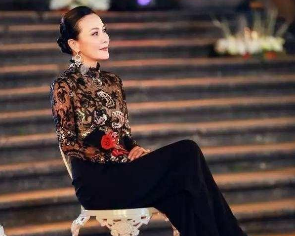 50歲女人適合化妝嗎 50歲化妝好不好 50歲女人適合化妝嗎 50歲化妝好不好