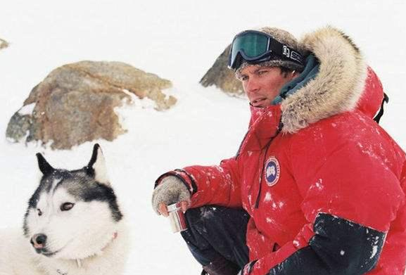 沖鋒衣和羽絨服哪個保暖效果更好 沖鋒衣羽絨服哪個暖和 沖鋒衣和羽絨服哪個保暖效果更好 沖鋒衣羽絨服哪個暖和