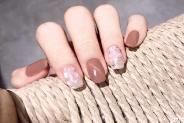 卸甲水保質(zhì)期多久 卸甲水過期了還能用嗎 卸甲水保質(zhì)期多久 卸甲水過期了還能用嗎