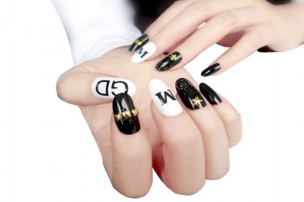 卸甲水卸甲油膠需要多長時間 甲油膠的正確卸除方法 卸甲水卸甲油膠需要多長時間 甲油膠的正確卸除方法