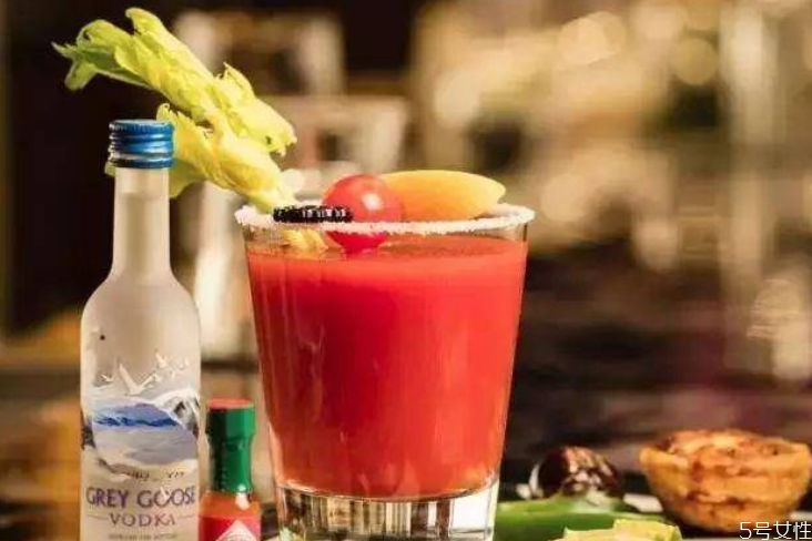 血腥瑪麗雞尾酒好喝嗎 血腥瑪麗為什么放芹菜 血腥瑪麗雞尾酒好喝嗎 血腥瑪麗為什么放芹菜
