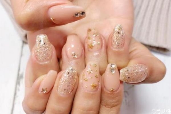 卸甲水卸甲油膠需要多長時間 甲油膠的正確卸除方法 卸甲水卸甲油膠需要多長時間 甲油膠的正確卸除方法