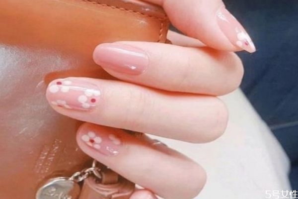 卸甲水能卸掉烤過(guò)的美甲嗎 卸甲水會(huì)讓衣服掉色嗎 卸甲水能卸掉烤過(guò)的美甲嗎 卸甲水會(huì)讓衣服掉色嗎