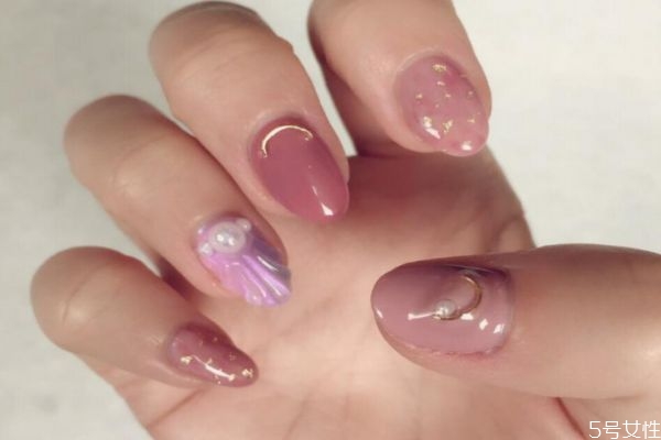 卸甲水卸甲油膠需要多長時間 甲油膠的正確卸除方法 卸甲水卸甲油膠需要多長時間 甲油膠的正確卸除方法