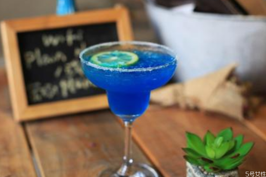 藍色瑪格麗特怎么調(diào) 藍色瑪格麗特雞尾酒配方 藍色瑪格麗特怎么調(diào) 藍色瑪格麗特雞尾酒配方