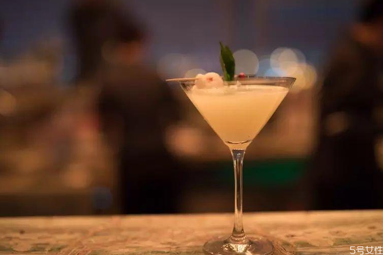 馬天尼雞尾酒多少度 馬天尼度數(shù)高嗎 馬天尼雞尾酒多少度 馬天尼度數(shù)高嗎