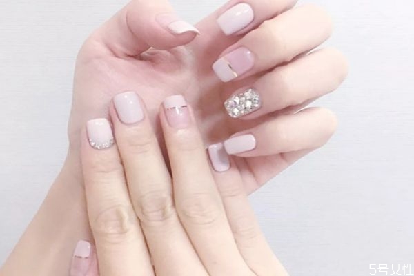 白色法式美甲怎么畫(huà) 百搭法式美甲教程 白色法式美甲怎么畫(huà) 百搭法式美甲教程