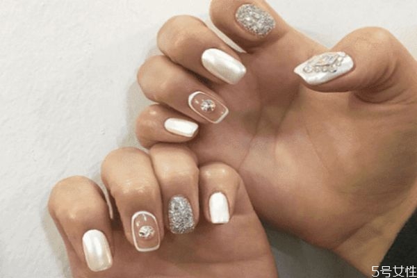 白色法式美甲怎么畫(huà) 百搭法式美甲教程 白色法式美甲怎么畫(huà) 百搭法式美甲教程