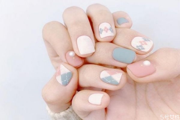 白色美甲變黃怎么清洗 白色磨砂美甲臟了怎么辦 白色美甲變黃怎么清洗 白色磨砂美甲臟了怎么辦