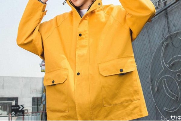 工裝外套是什么意思 工裝外套和沖鋒衣的區(qū)別 工裝外套是什么意思 工裝外套和沖鋒衣的區(qū)別