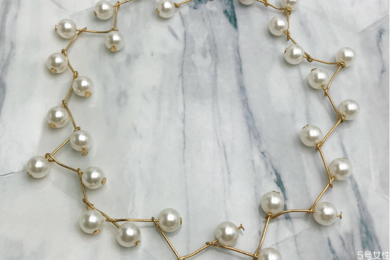 鎖骨鏈到哪個(gè)位置好 鎖骨鏈多長的最好 鎖骨鏈到哪個(gè)位置好 鎖骨鏈多長的最好