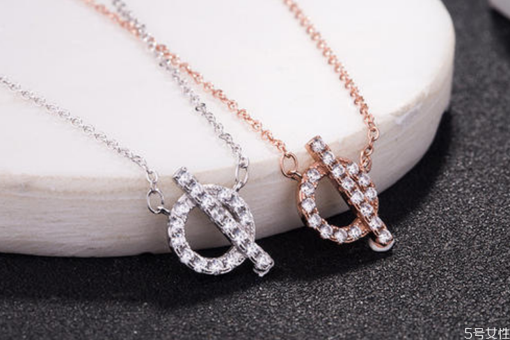 鎖骨鏈怎么戴好看 鎖骨鏈的佩戴技巧 鎖骨鏈怎么戴好看 鎖骨鏈的佩戴技巧