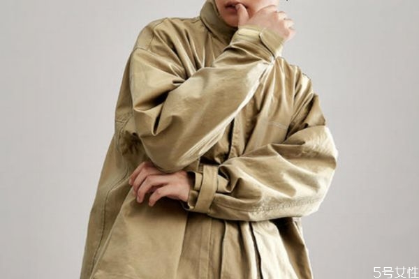 工裝外套里面配什么衣服 工裝外套怎么搭配好看 工裝外套里面配什么衣服 工裝外套怎么搭配好看