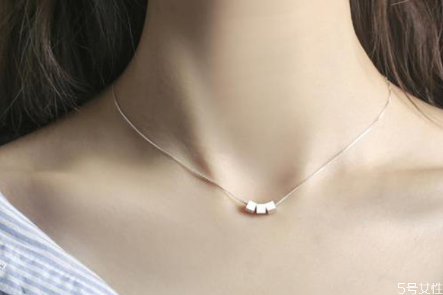 鎖骨鏈和項鏈哪種好看 鎖骨鏈和項鏈的區(qū)別 鎖骨鏈和項鏈哪種好看 鎖骨鏈和項鏈的區(qū)別