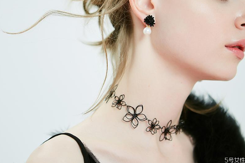 鎖骨鏈吊墜多大合適 鎖骨鏈什么款式好看 鎖骨鏈吊墜多大合適 鎖骨鏈什么款式好看