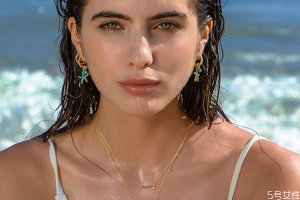 鎖骨鏈是什么意思 戴鎖骨鏈有什么含義 鎖骨鏈是什么意思 戴鎖骨鏈有什么含義