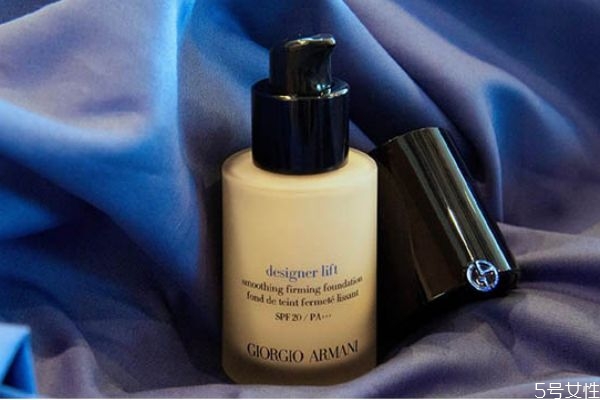 阿瑪尼粉底液藍(lán)標(biāo)2號(hào)色和3號(hào)色區(qū)別 阿瑪尼粉底液用法 阿瑪尼粉底液藍(lán)標(biāo)2號(hào)色和3號(hào)色區(qū)別 阿瑪尼粉底液用法