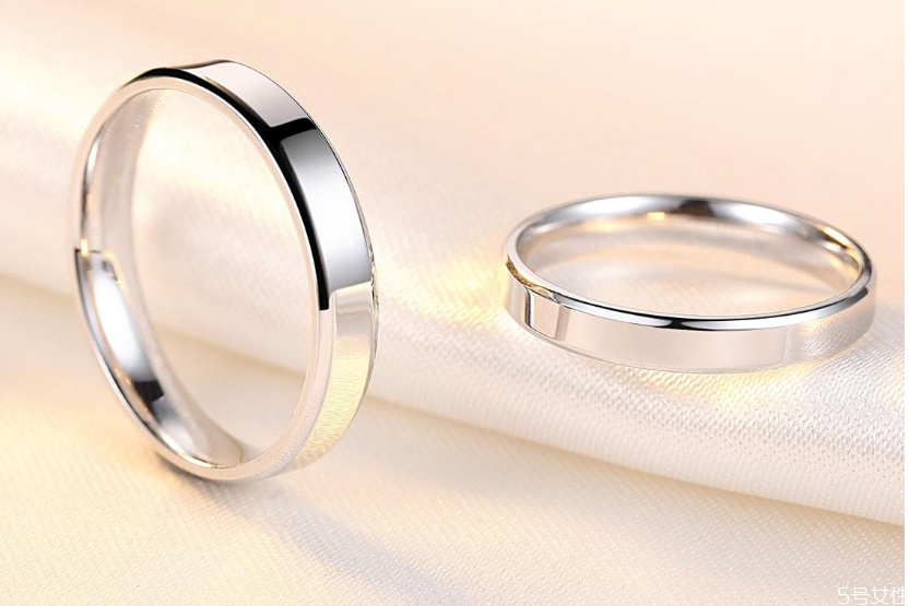 情侶對(duì)戒一般多少錢(qián)可以買(mǎi)到 情侶對(duì)戒哪個(gè)牌子好 情侶對(duì)戒一般多少錢(qián)可以買(mǎi)到 情侶對(duì)戒哪個(gè)牌子好