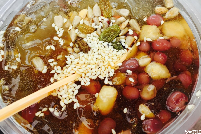 冰粉是什么做的 正宗的冰粉是怎樣制作的 冰粉是什么做的 正宗的冰粉是怎樣制作的