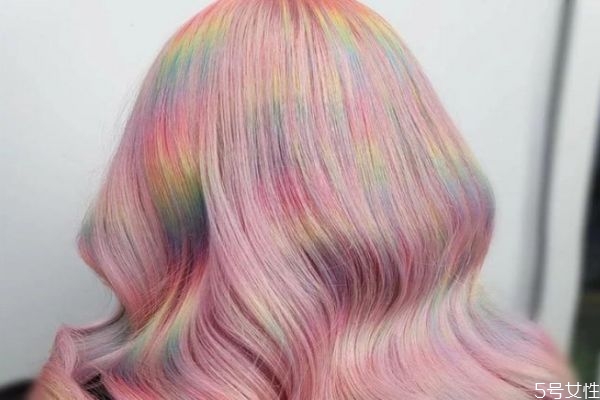 漂完頭發(fā)可以用洗發(fā)水洗嗎 漂發(fā)對頭發(fā)傷害大嗎 漂完頭發(fā)可以用洗發(fā)水洗嗎 漂發(fā)對頭發(fā)傷害大嗎