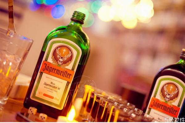 野格為什么叫瘋狗酒 野格配紅牛后勁有多大 野格為什么叫瘋狗酒 野格配紅牛后勁有多大