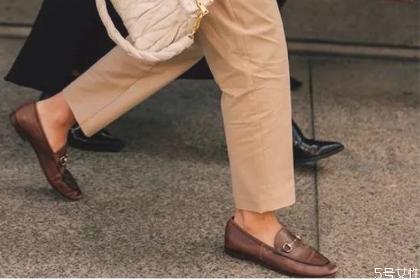 樂(lè)福鞋和穆勒鞋有啥區(qū)別 樂(lè)福鞋和皮鞋區(qū)別 樂(lè)福鞋和穆勒鞋有啥區(qū)別 樂(lè)福鞋和皮鞋區(qū)別