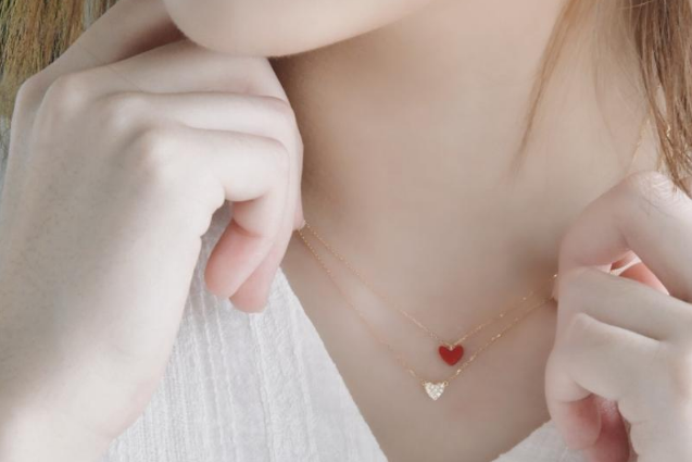 ahkah小紅心項(xiàng)鏈多少錢(qián)？ahkah紅心鎖骨鏈專(zhuān)柜價(jià)格