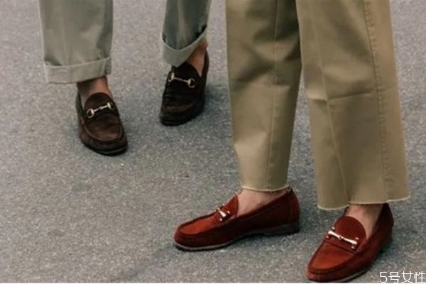 樂(lè)福鞋和穆勒鞋有啥區(qū)別 樂(lè)福鞋和皮鞋區(qū)別 樂(lè)福鞋和穆勒鞋有啥區(qū)別 樂(lè)福鞋和皮鞋區(qū)別